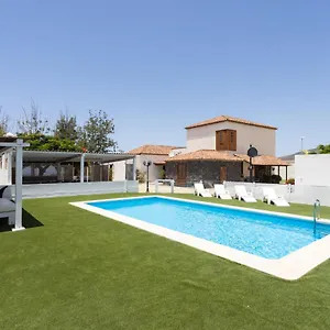 https://casa-la-rueda-with-pool.in-canary-islands.com